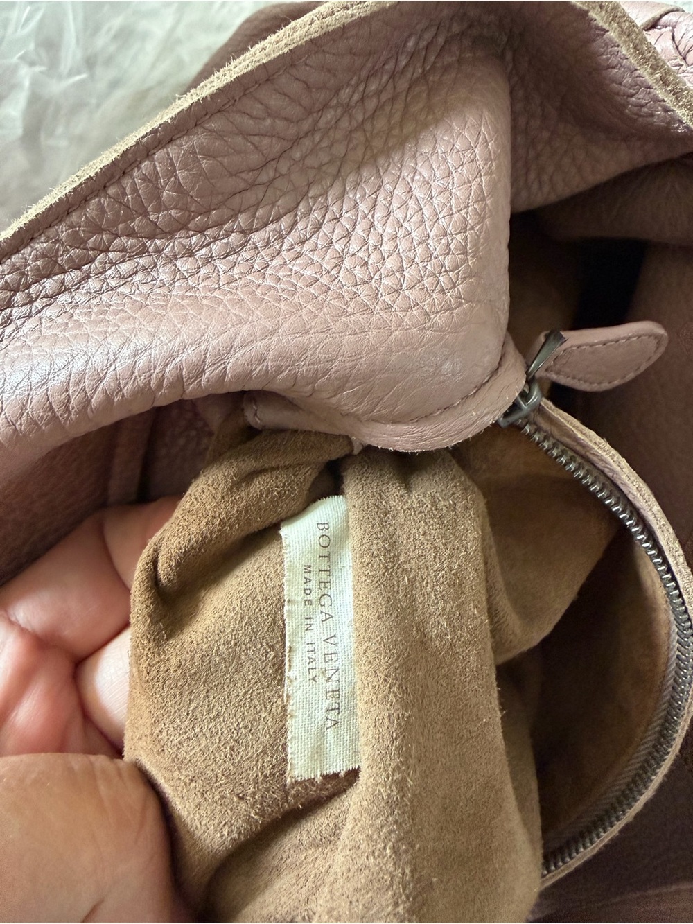 Bottega veneta Women's Leather Hobo Bag in Dusty Rose - Picture 6 of 9
